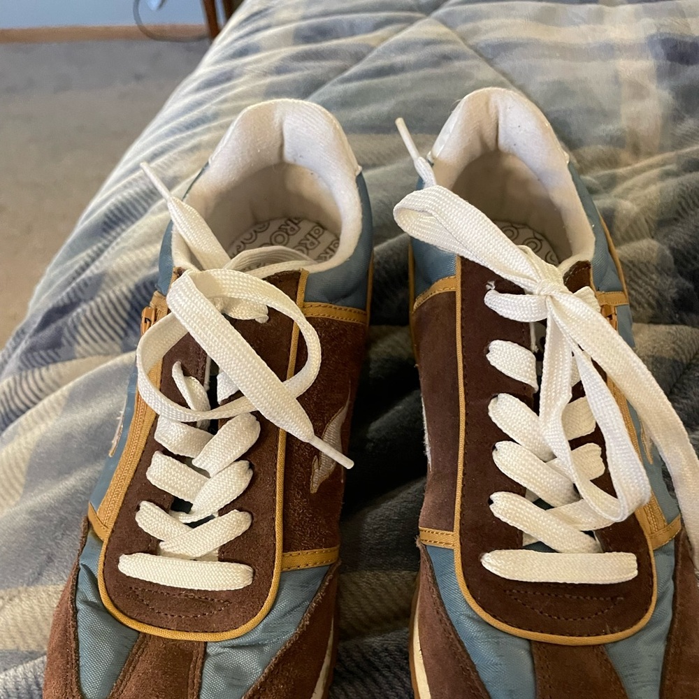 Kangaroo sneakers